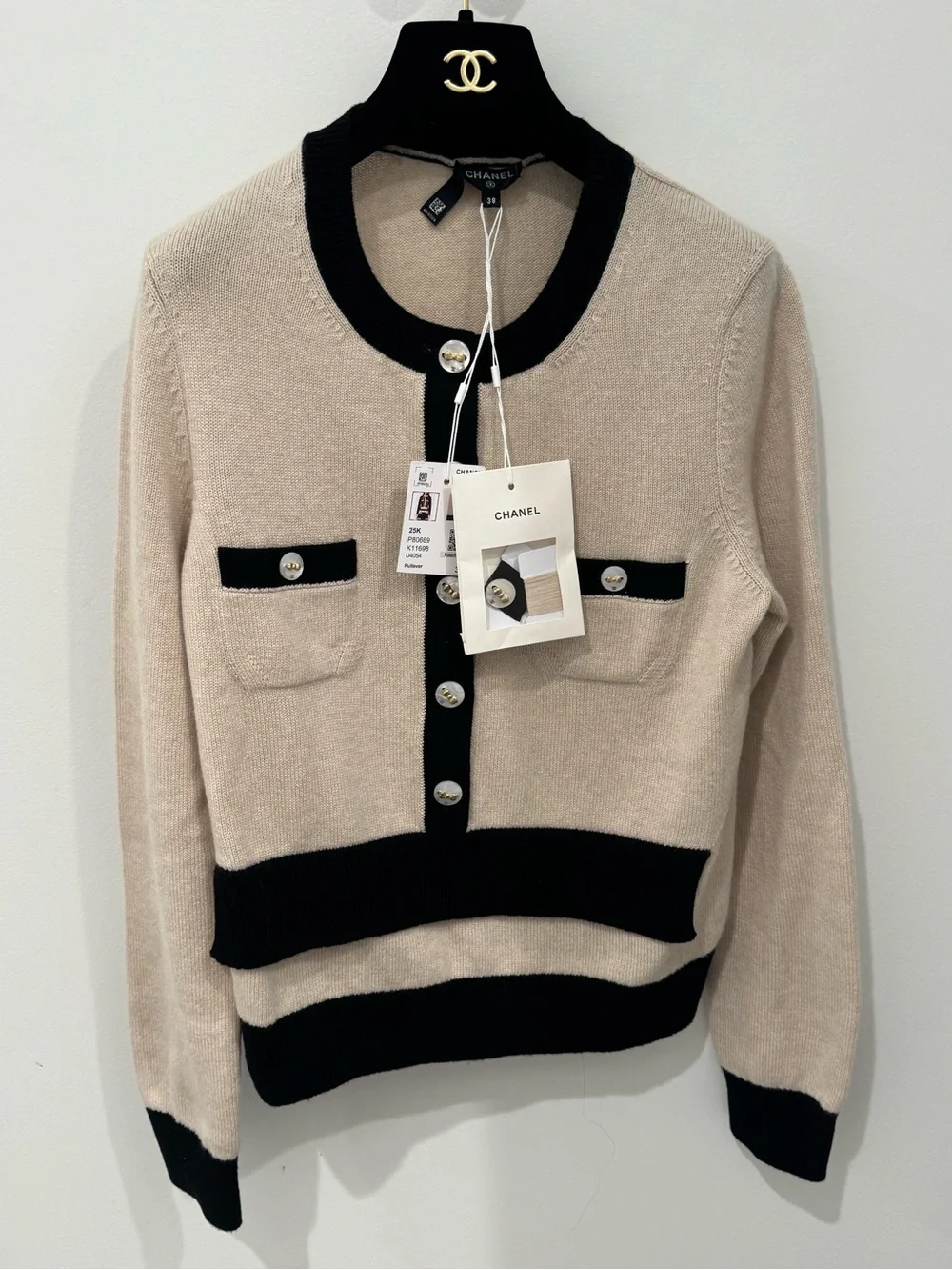 CHANEL Fall Winter 2025 25K Runway Beige and Black Cashmere Cardigan NWT size 38